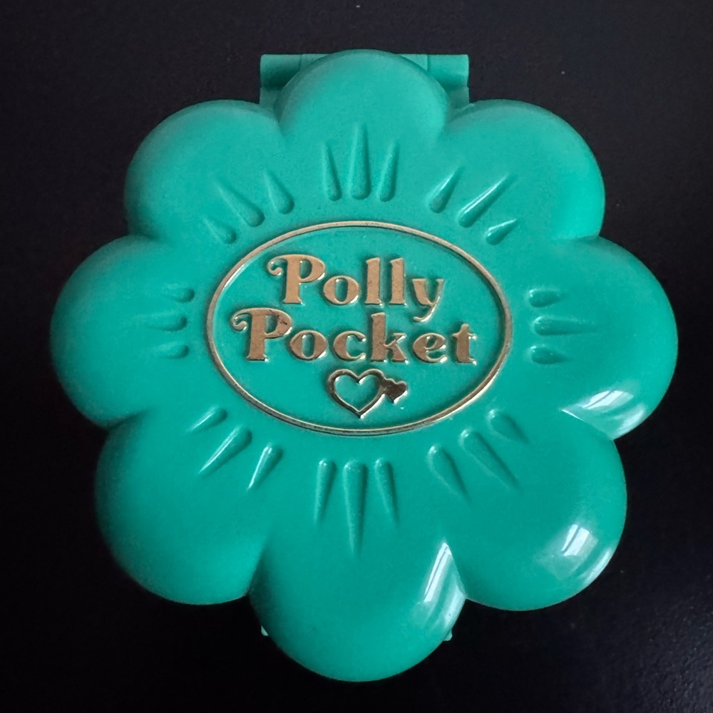Polly Pocket Vintage 1990 Bluebird water fun park compact with 2 dolls